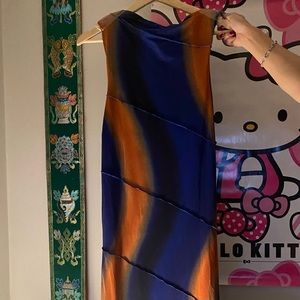 US 4 body con dress! It is stretchable and enhances curves! 🎀